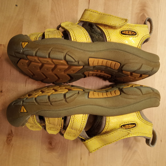 KEEN Newport Metallic Yellow Sandals Kids Size 10 - Picture 5 of 8